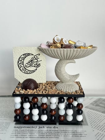 قاعدة رمضان مع شوكولاتة ROUS