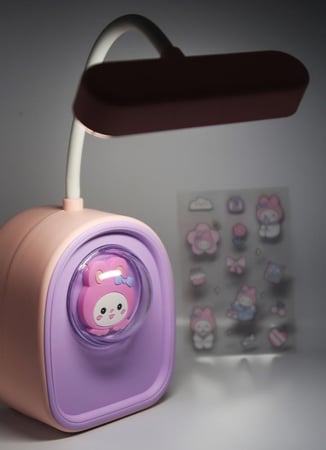 مصباح مكتبي على شكل my melody إبداعي قابلة للشحن مع مبراة قلم بالخلف + ملصق