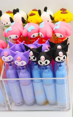 قلم هايلايتر + ختم بتصميم kuromi بلونين لمستلزمات العودة إلى المدارس