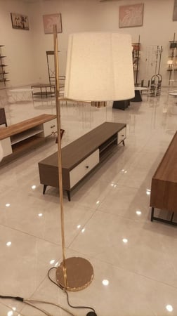 انارة ارضية لون ذهبي وأبيض