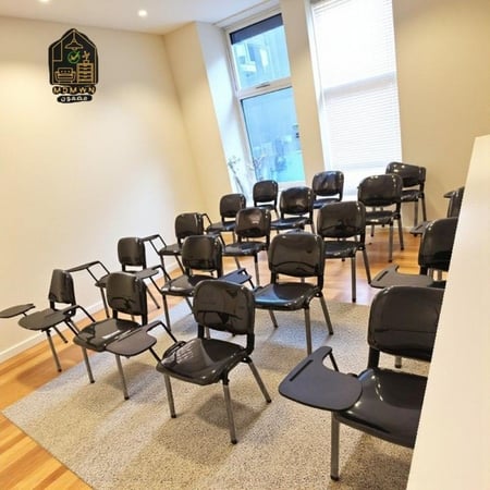 كرسي تدريب ومحاضرات ثابت مع طاولة كتابة