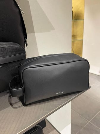 شنطة كالفن كلاين رجالي