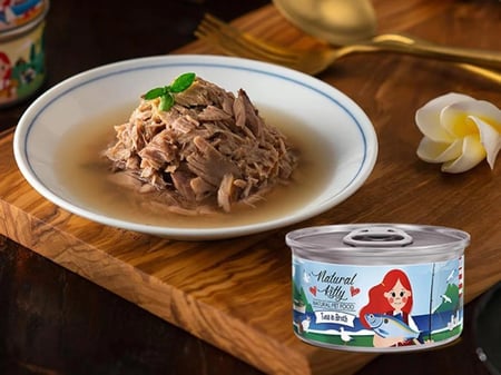 معلبات ناتشورال كيتي فيليه التونة في المرق (للقطط الصغيرة والبالغة) Natural Kitty TUNA in BROTH 80g