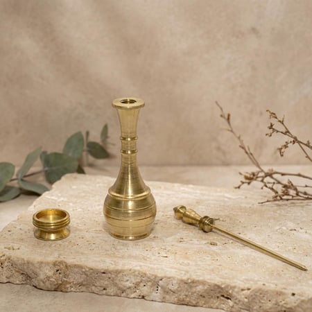 مكحلة نحاسية ذهبية