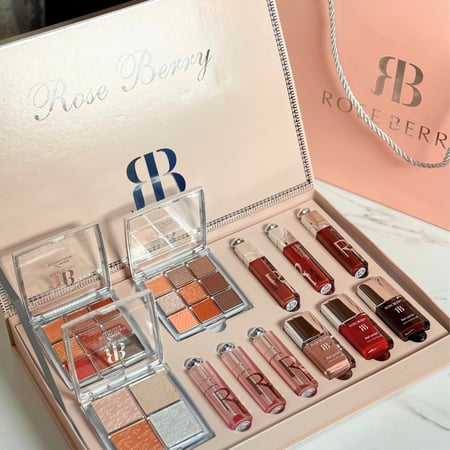 بوكس مكياج روز بيري يبرز جمالك صار أسهل من أي وقت! البوكس السحري - 12 قطعه
