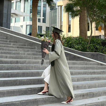 طقم عباية تخرج زيتي