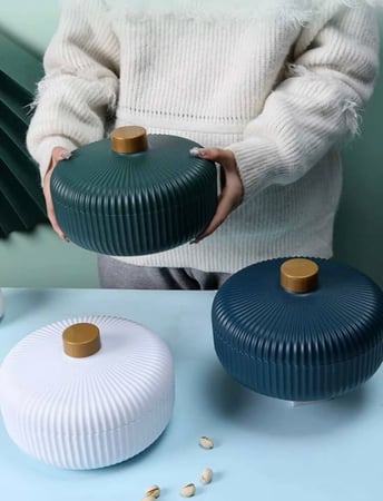 وعاء مكسرات مقسم