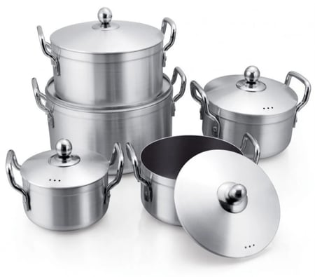 قدور طقم معدنية " غير لاصقه "