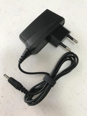 شاحن نوكيا مسمار كبير الاصلي 100% جوال  الرهيب العجيب العنيد الجولات القديمة متوافق مع الجولات جوال ا 3310 3108 3120 3125 3200 3210 3220 3300 6220 6230 6230i 6235 6250 6268 6310 6310i