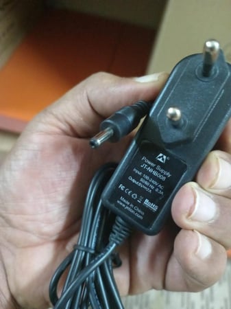 شاحن مسمار كبير  منزلي  5 فولت -2 فولت