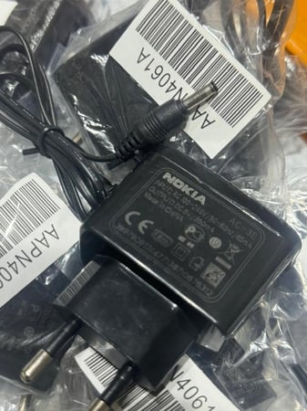 شاحن نوكيا مسمار كبير الاصلي  ثنائي الشاحن القديم