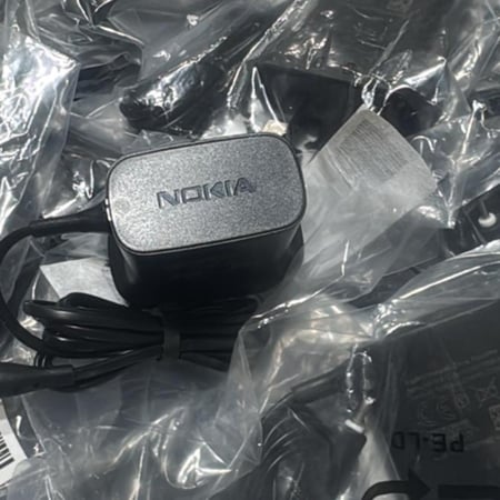 شاحن نوكيا الاصلي مسمار صغير N95 ثلاثي الاصلي 100 بالمائة وصل حديثا متوافق مع جولاتE65- E66 - E71 -N95- E72 - E75 - E90 - N70 - N71 - N72 - N73 - N76 - N78 - N79 - N80 - N81 - N82 - N90 - N91 - N92 - N93 - N93i-n95-N96 - PT6 - X3 - X6