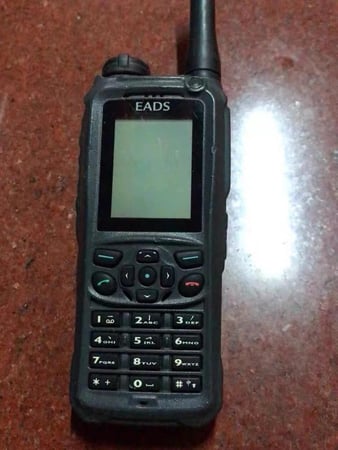 شاحن جهاز تترا كاسديان Cassidian الاصلي للجيش والامن العام والدفاع المدني شاحن تترا ايرباص TH9/TH1N