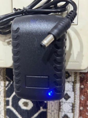 شاحن ومحول ثلاثي 12 فولت كاميرات اجهزة 2 امبير فوجي ستار DC 12V 2A AC  موديل : FS-12020 مسمار برأس كبير متوافق مع  بعض الكاميرات والساعات والاضاءة