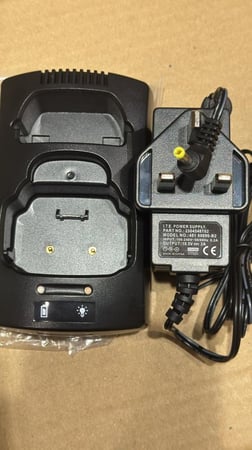 شاحن سيبورا تترا Sepura TETRA سيبورا  Sepura لـ STP8000، STP9000، STP9100، STP9200، SC20، SC21