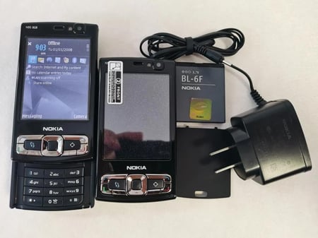 جوال نوكيا N95 فنلندي 8GB  اصلي مجدد بالكرتون بكامل محتوياته + بطارية اضافية هدية من المتجر