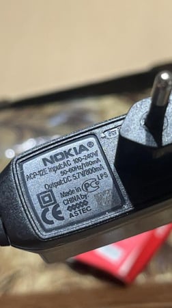 شاحن نوكيا مسمار كبير الاصلي 100% جوال  الرهيب العجيب العنيد الجولات القديمة متوافق مع الجولات جوال ا 3310 3108 3120 3125 3200 3210 3220 3300 6220 6230 6230i 6235 6250 6268 6310 6310i