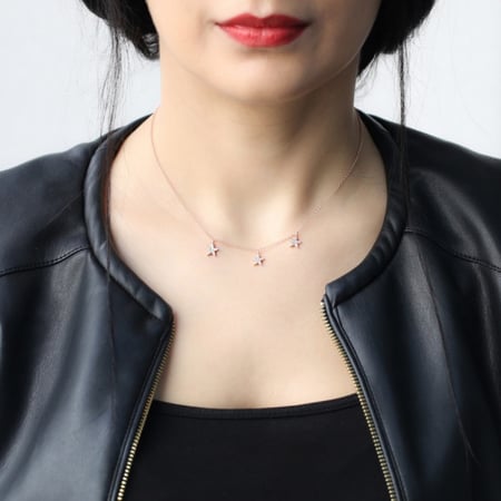 سلسال القلوب الثلاثة تعبير راقي للحب مصنوع من الفضة ومطلي بالذهب -من مجموعة نفيس هدايا مجوهرات هدية نسائية فاخرة 5551