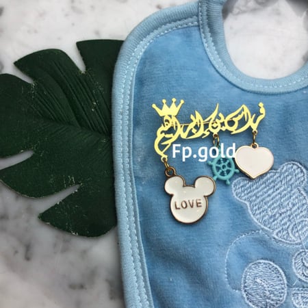 بروش مطلي ذهب مع تاج يمكن تغيير الفصوص مرفق صوره للفصوص