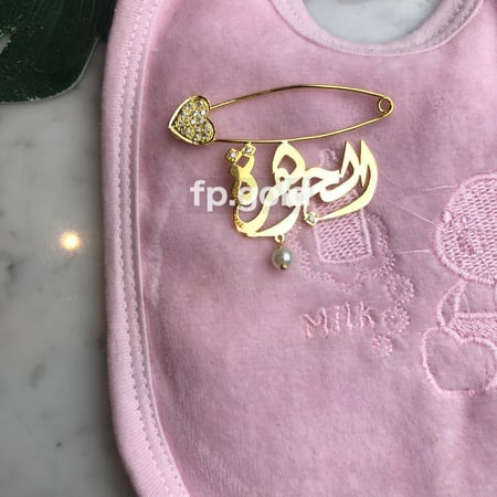 بروش قلب مطلي ذهب مع فص لولو مع فصوص زريكون