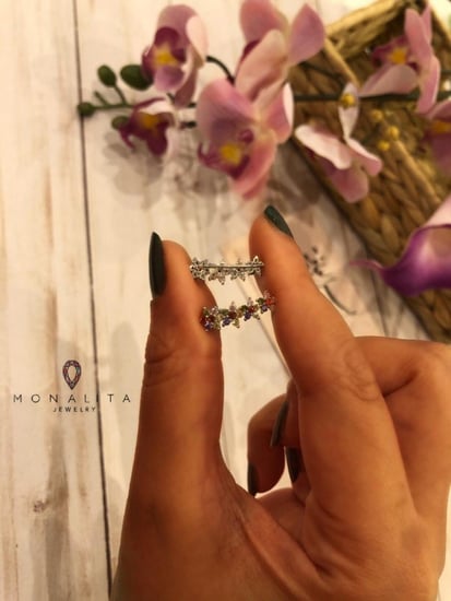 حلق أنيق اللون فضي (E103).