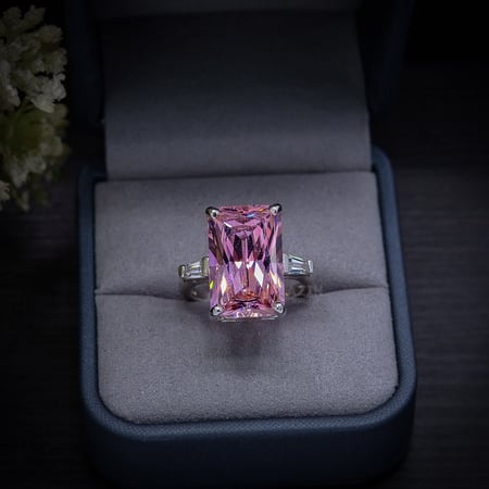 خاتم راقي ومميز، حجر رئيسي 8.5 قيراط ا WR009