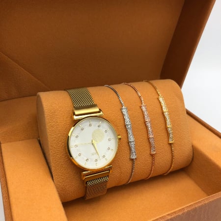 طقم نسائي ساعه مع ثلاث اساور بعدة اللوان