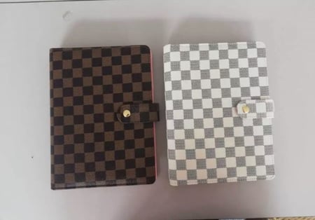 مفكرة باللون البني مقاس a5