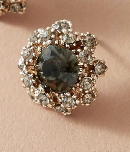 حلق منقوش بحجر