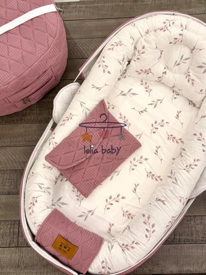 سرير متنقل برغندي للبنات