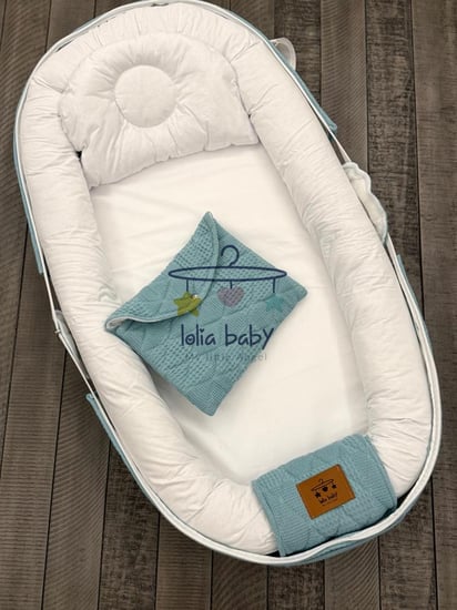 سرير متنقل فيروزي