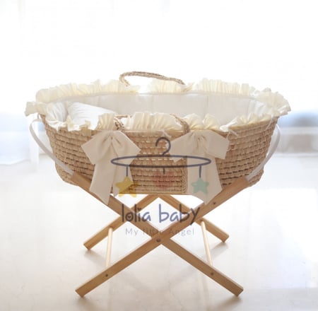 سلة موسى مع مفرش مميز و قاعدة