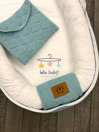 سرير متنقل فيروزي