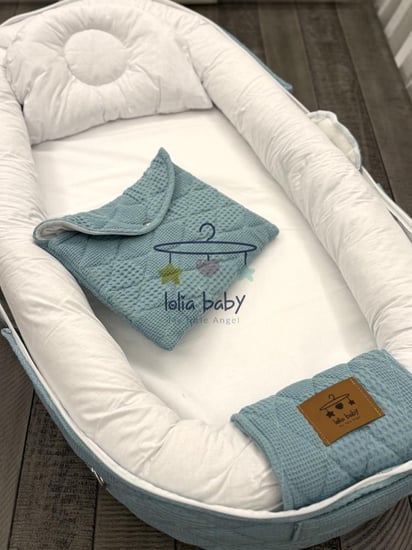 سرير متنقل فيروزي