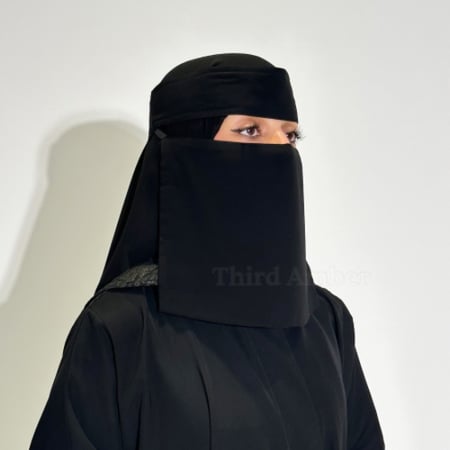 نقاب  أسود