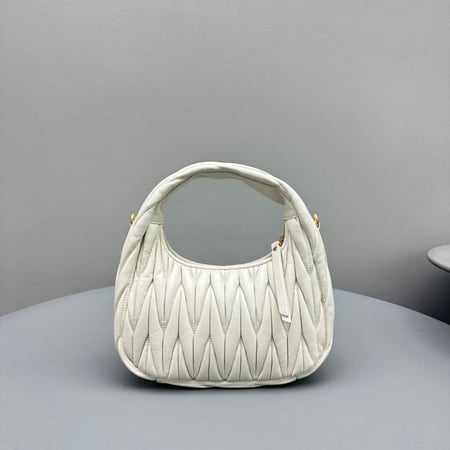 شنطة ميو ميو 18cm