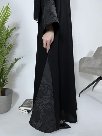 عباية الكم ومن اسفل مثلث جكار - قماش كريب