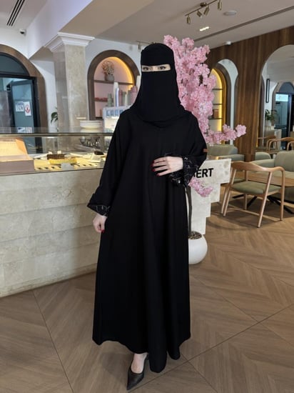 عباية تطريز الكم من الداخل رمادي نص كلوش - قماش كريب