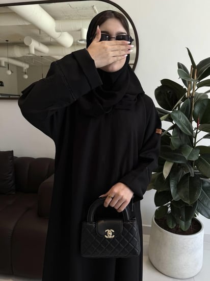 عباية سوده اكمام شك - قماش كتان