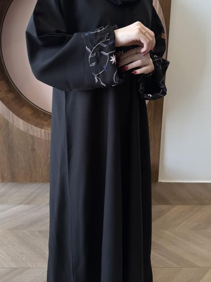 عباية تطريز الكم من الداخل رمادي نص كلوش - قماش كريب