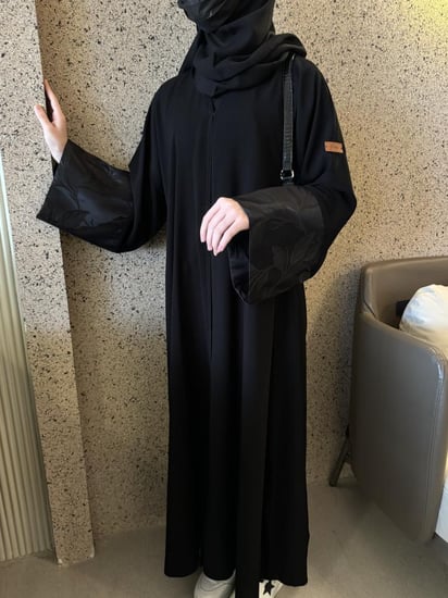 عباية الكم جكار مربع نص كلوش - قماش ملكي