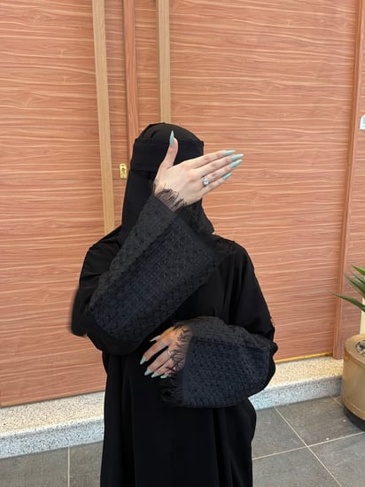 عباية اكمام اسود - قماش ملكي