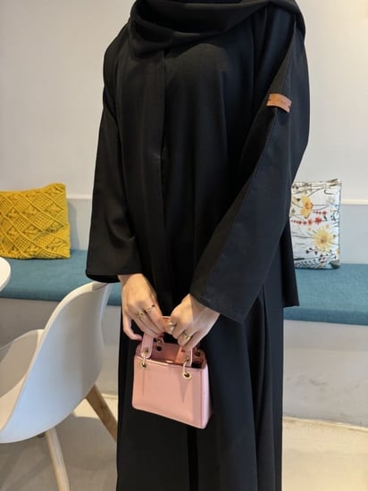 عباية ساده نص كلوش - قماش كريب واقف