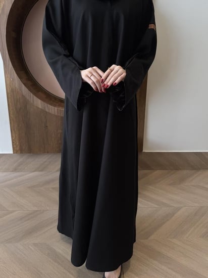 عباية تطريز الكم من الداخل رمادي نص كلوش - قماش كريب