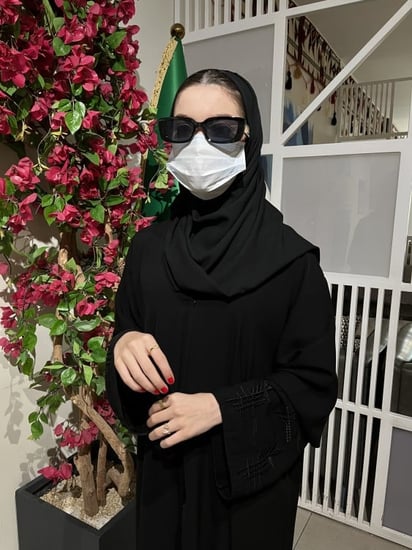 عباية بتطريز اسود على الكم نص كلوش - قماش ملكي