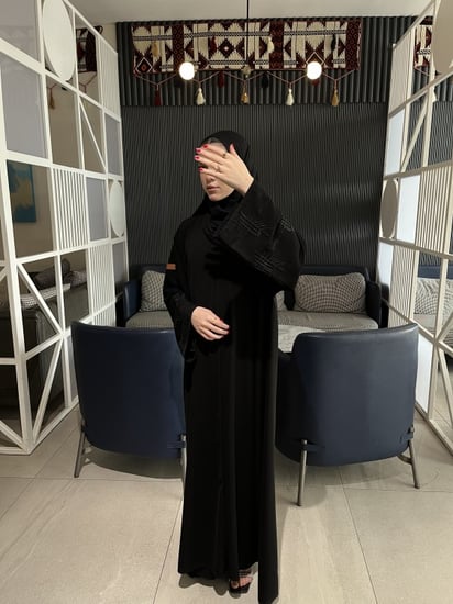 عباية بتطريز اسود على الكم نص كلوش - قماش ملكي