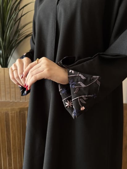 عباية تطريز الكم من الداخل رمادي نص كلوش - قماش كريب