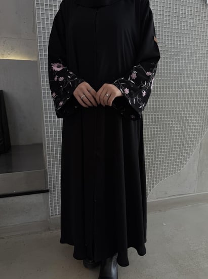 عباية كم واسع تطريز ورد - قماش ارمني