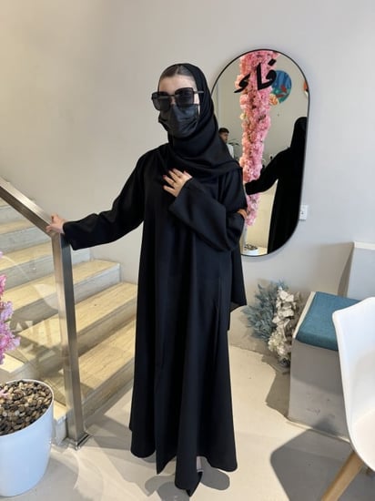 عباية ساده نص كلوش - قماش كريب واقف