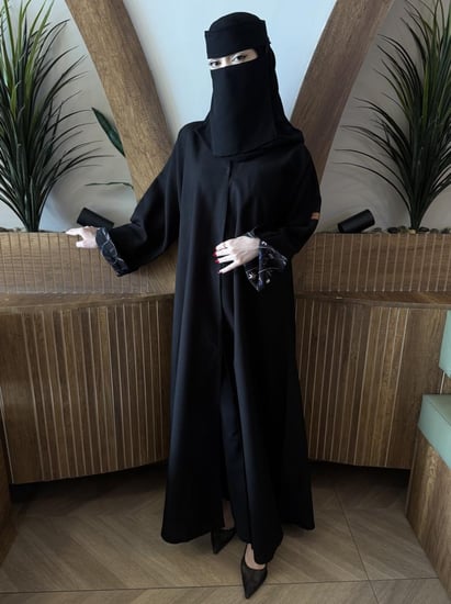 عباية تطريز الكم من الداخل رمادي نص كلوش - قماش كريب